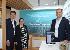 "Voor agave is het niet meer dan logisch om voor biologisch te gaan", vertelt Wojciech Wojtas namens The Iidea Company. Links: Boris Dagnaud en Brenda Estrella.